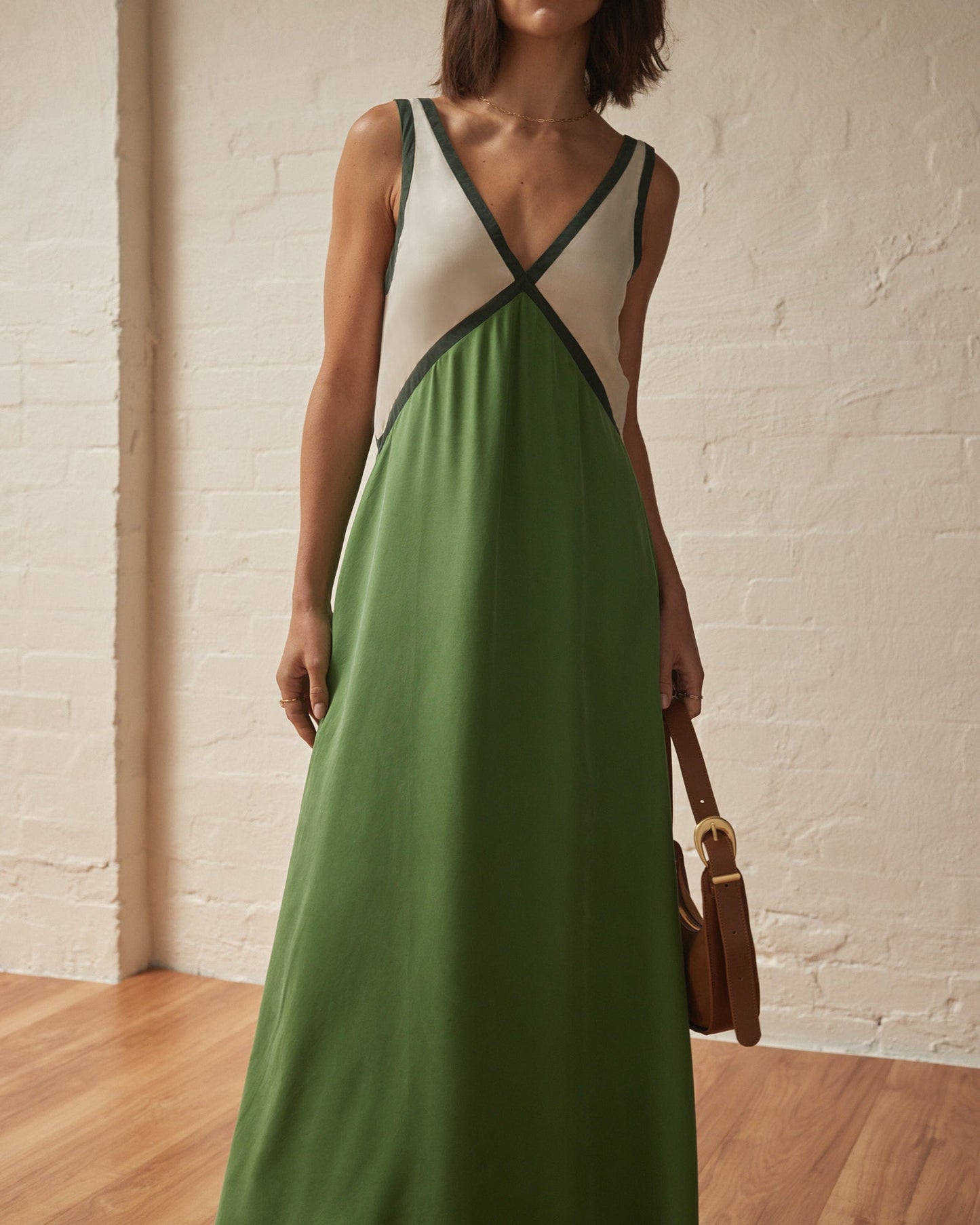 LM | Lightweight maxi dress with V-neckline