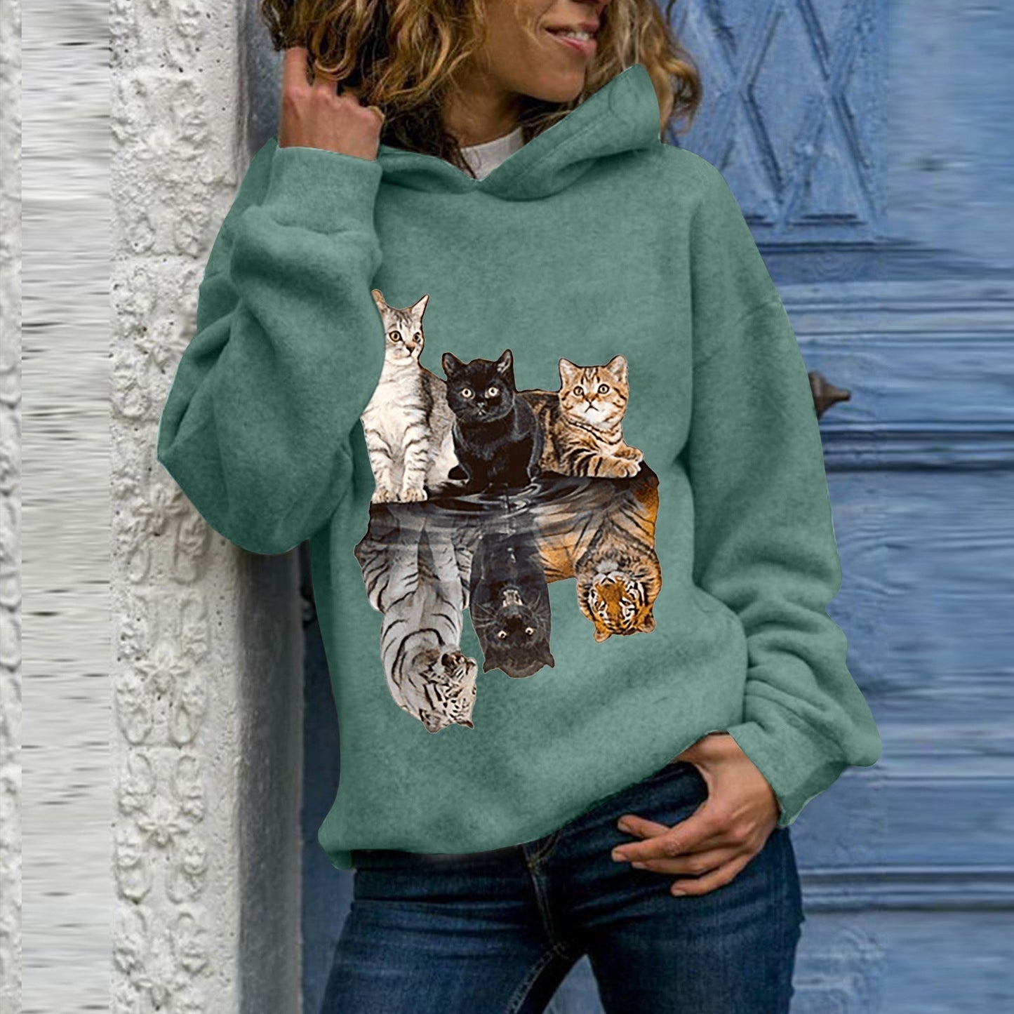 LM | Fashionable and minimalist hoodie