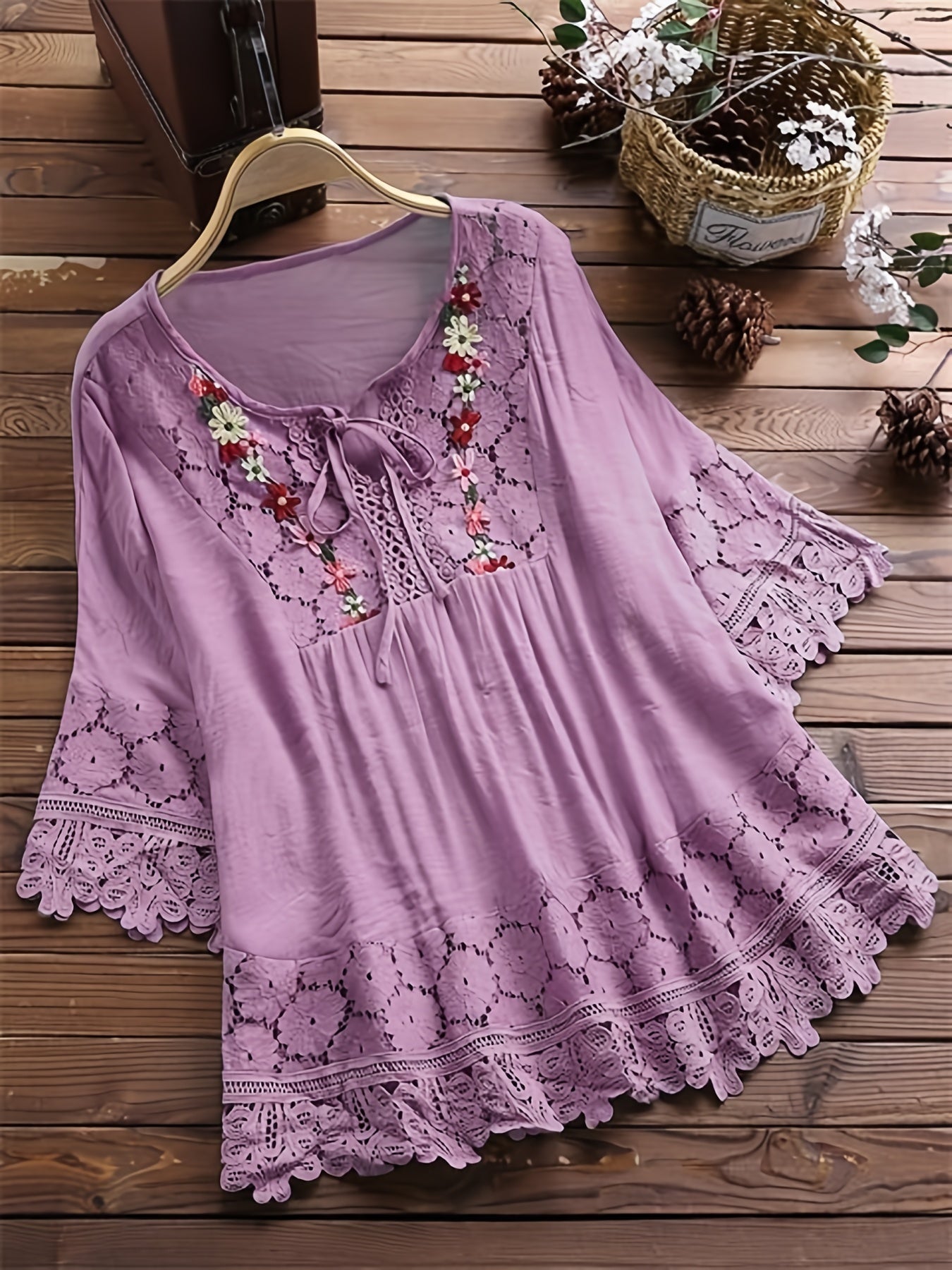 TS | Elegant blouse made from sophisticated lace