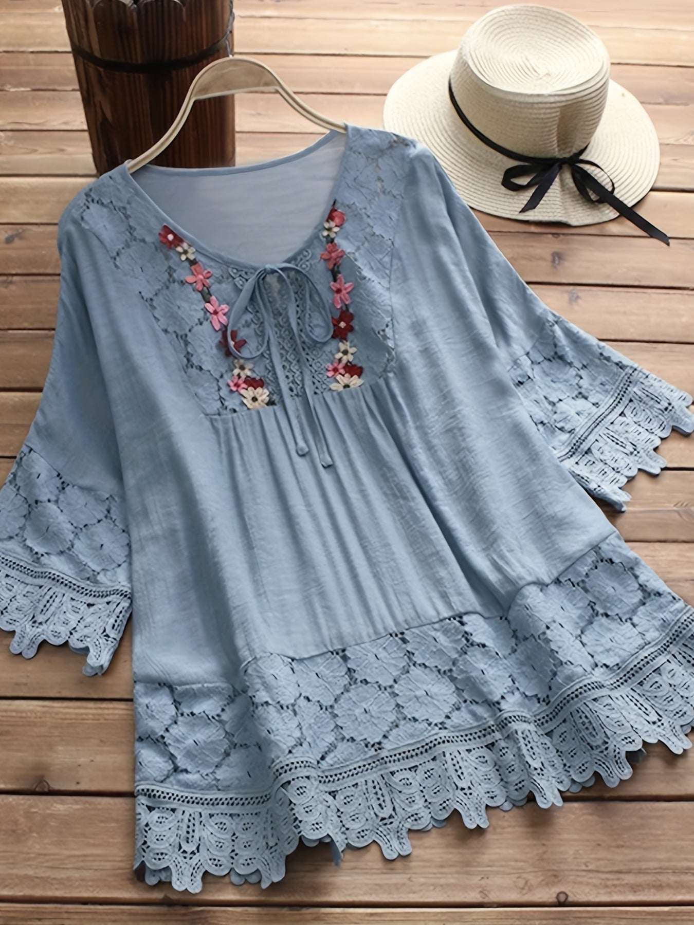 TS | Elegant blouse made from sophisticated lace