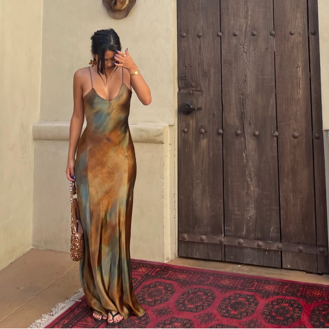 LM | Elegant long evening dress with open back