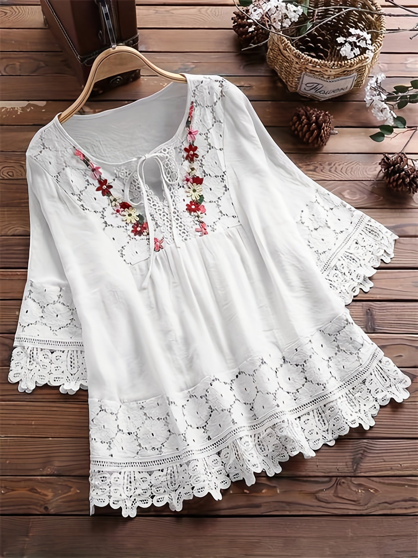 TS | Elegant blouse made from sophisticated lace
