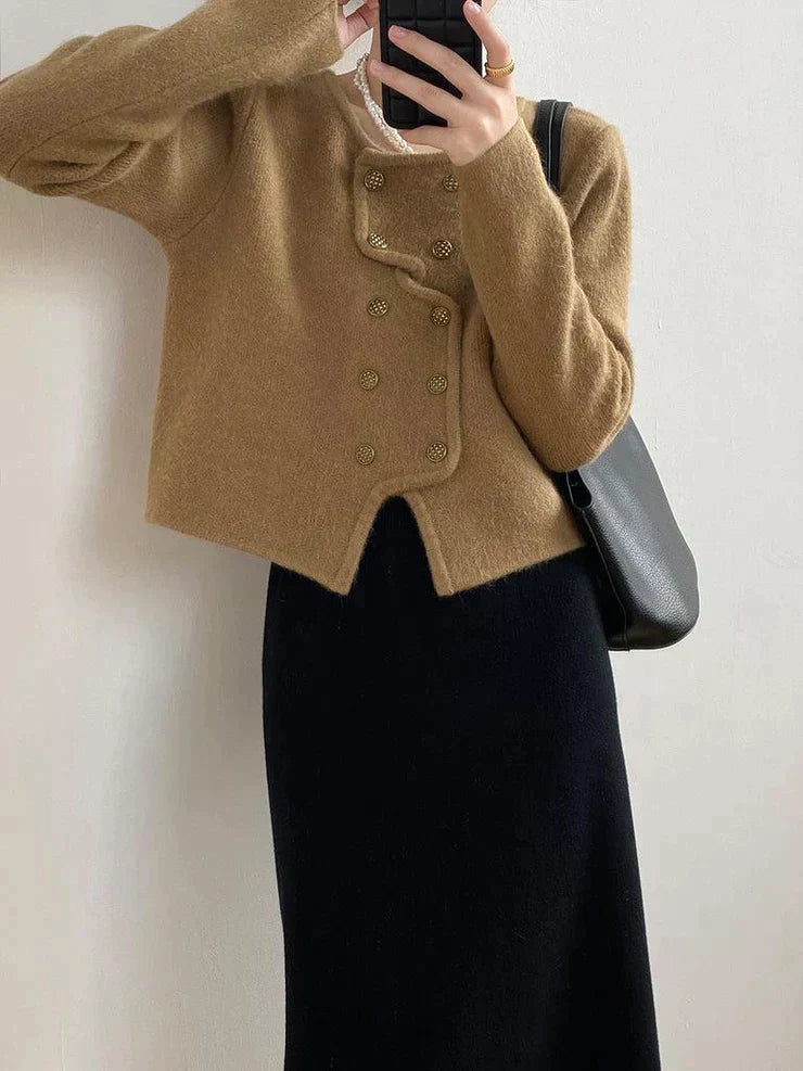 LM | Classic and elegant cardigan for winter