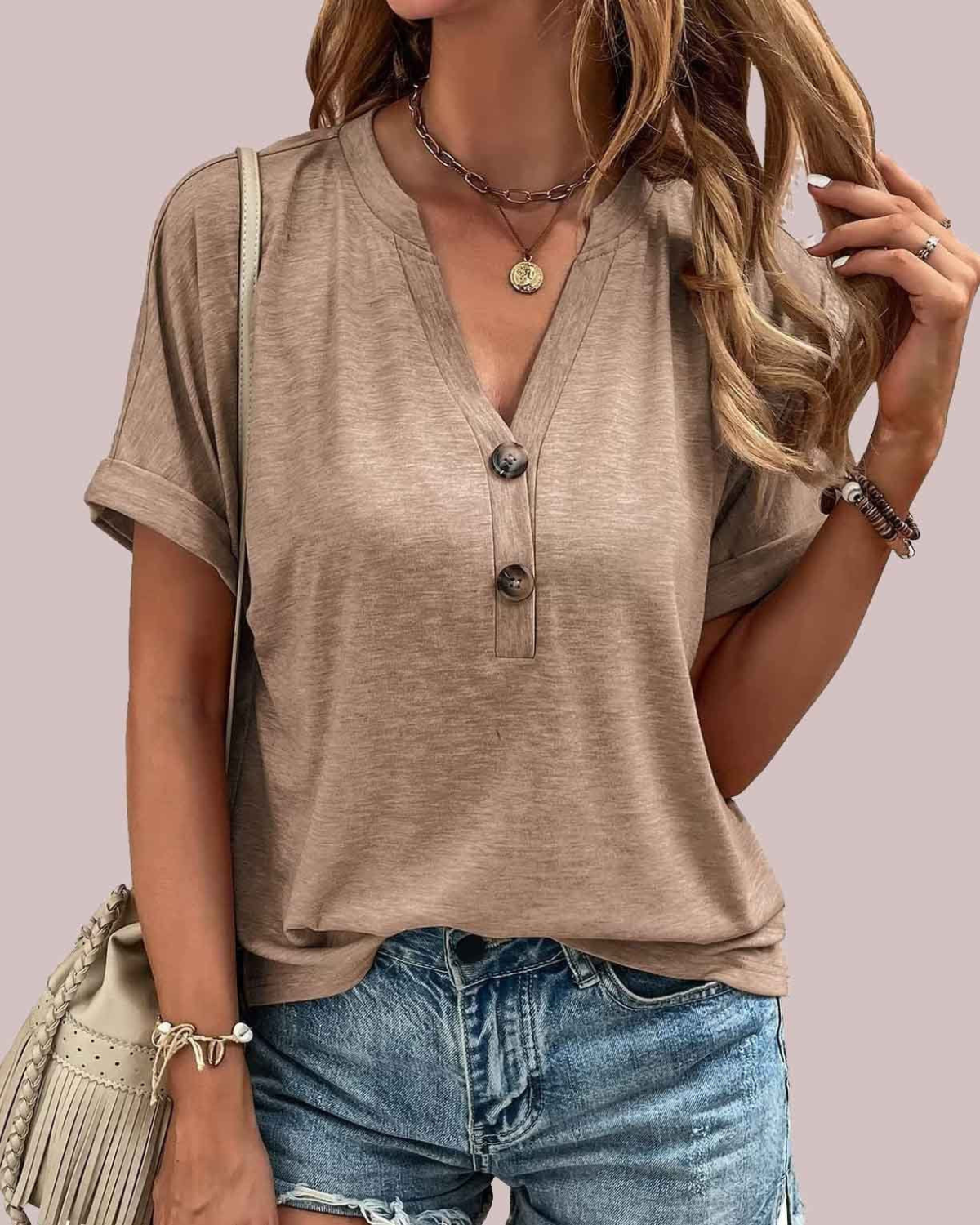 LM | Beautiful blouse with V-neck and button fastening