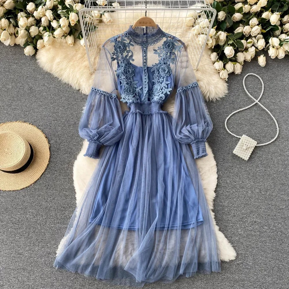 LM | Stylish dress with floral motif and lantern sleeves