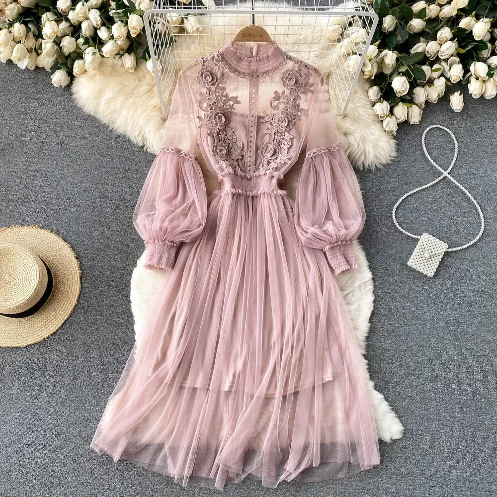 LM | Stylish dress with floral motif and lantern sleeves