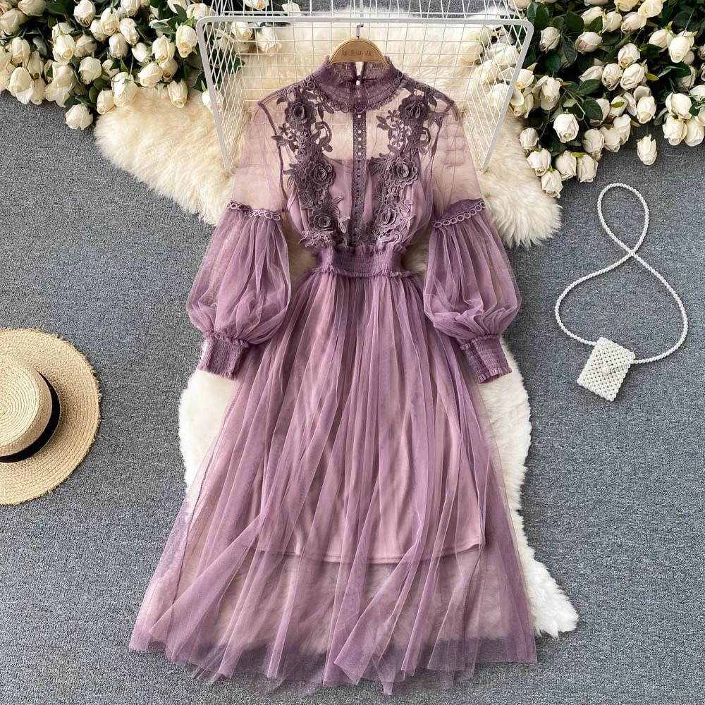 LM | Stylish dress with floral motif and lantern sleeves