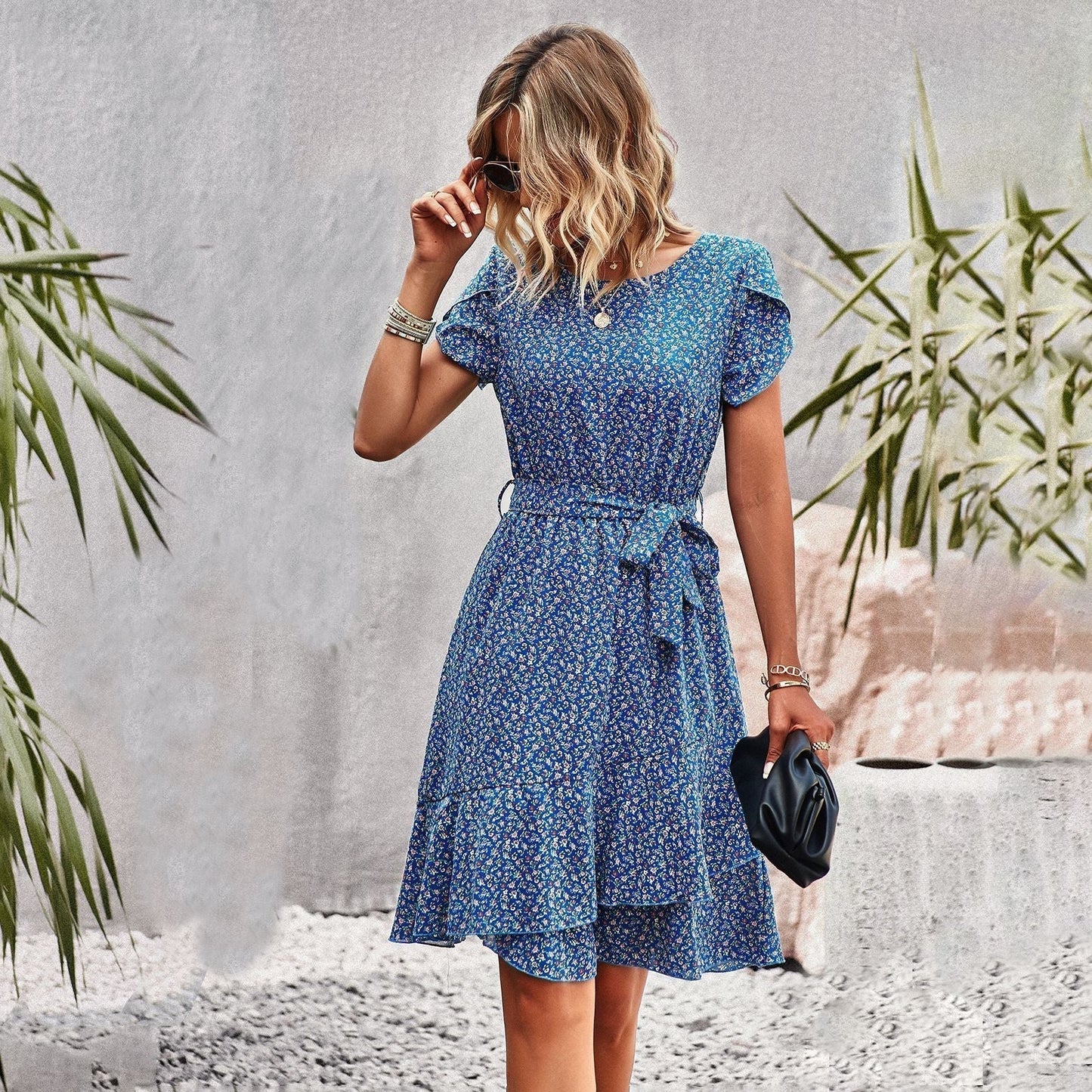 LM | Lightweight summer dress with floral print and belt for an elegant silhouette