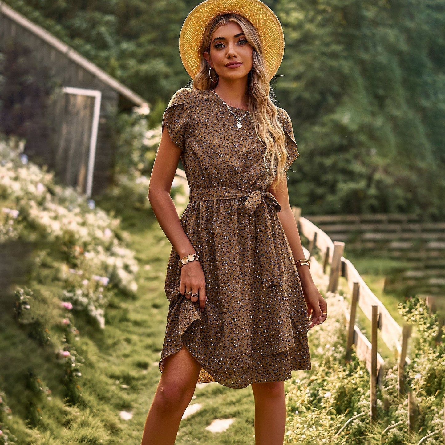 LM | Lightweight summer dress with floral print and belt for an elegant silhouette