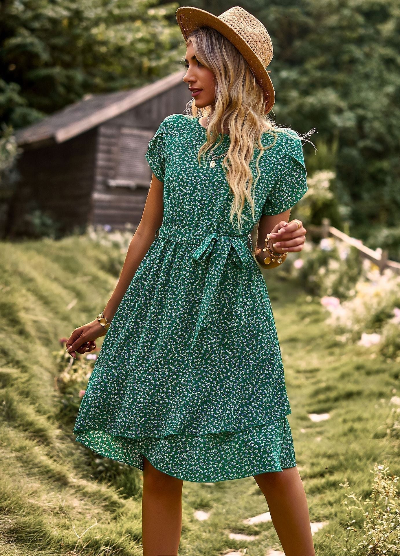 LM | Lightweight summer dress with floral print and belt for an elegant silhouette