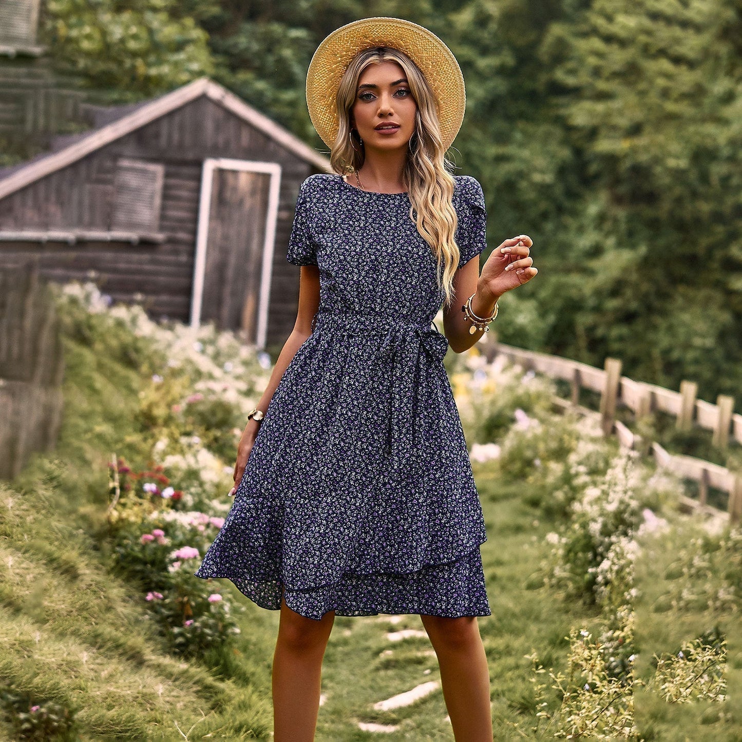LM | Lightweight summer dress with floral print and belt for an elegant silhouette