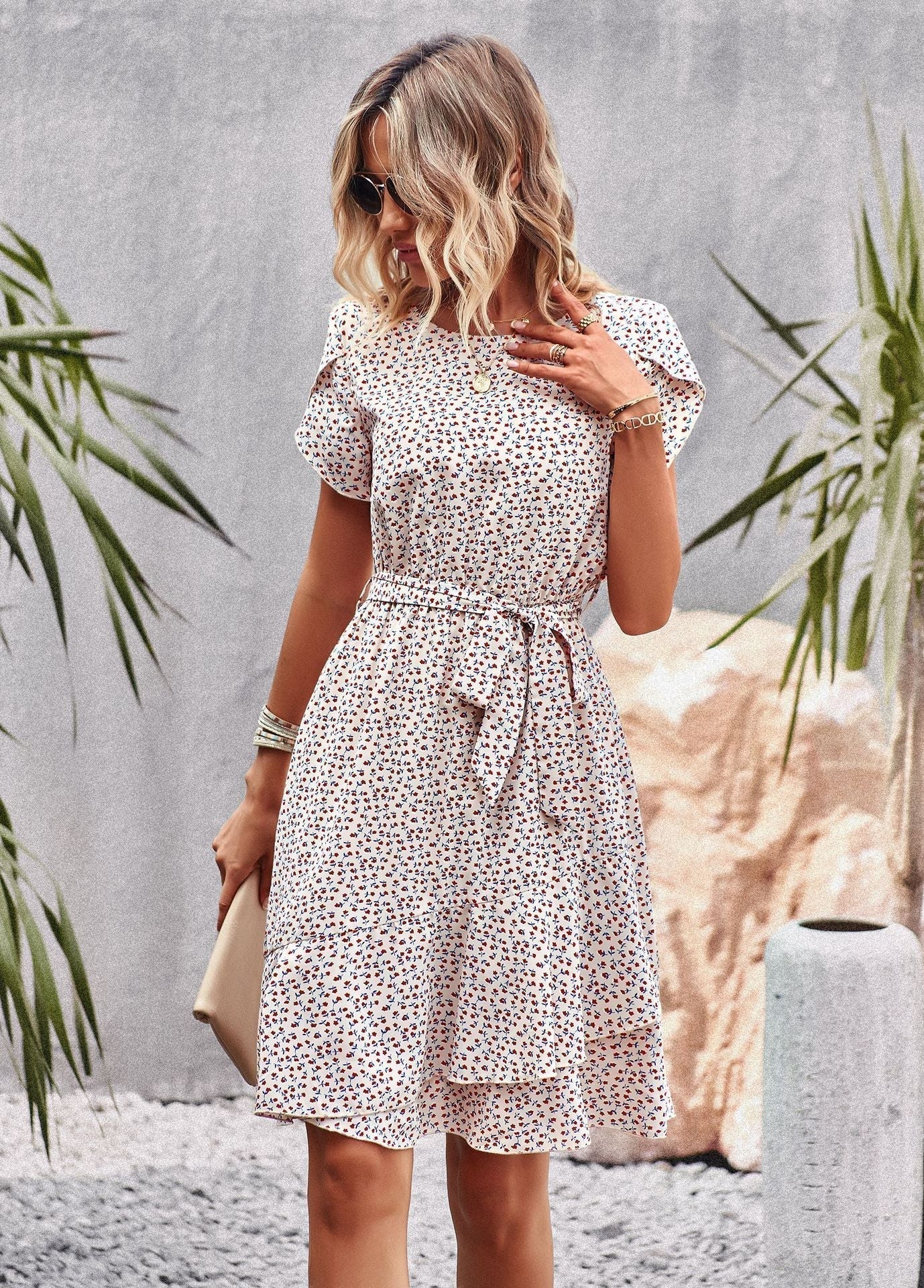 LM | Lightweight summer dress with floral print and belt for an elegant silhouette