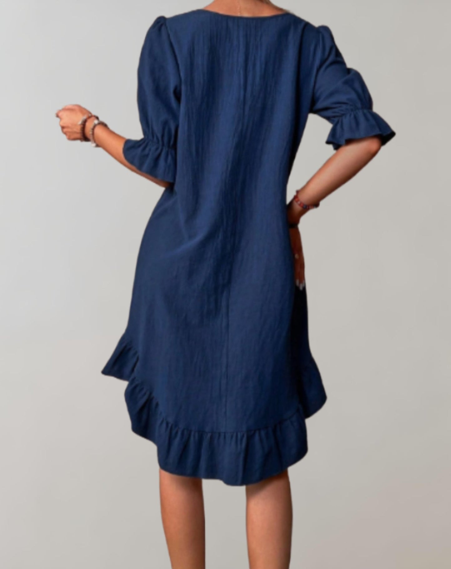 LM | Dress with half sleeves, fine ruffles and round neckline