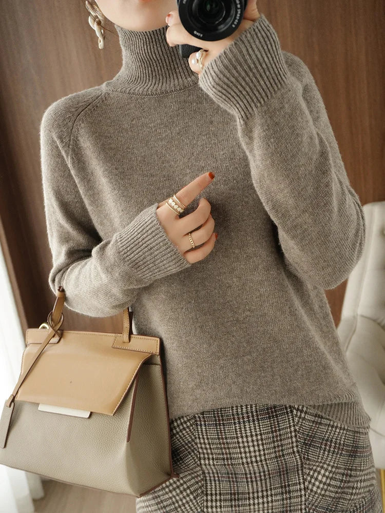 LM | Classic, casual turtleneck sweater for women