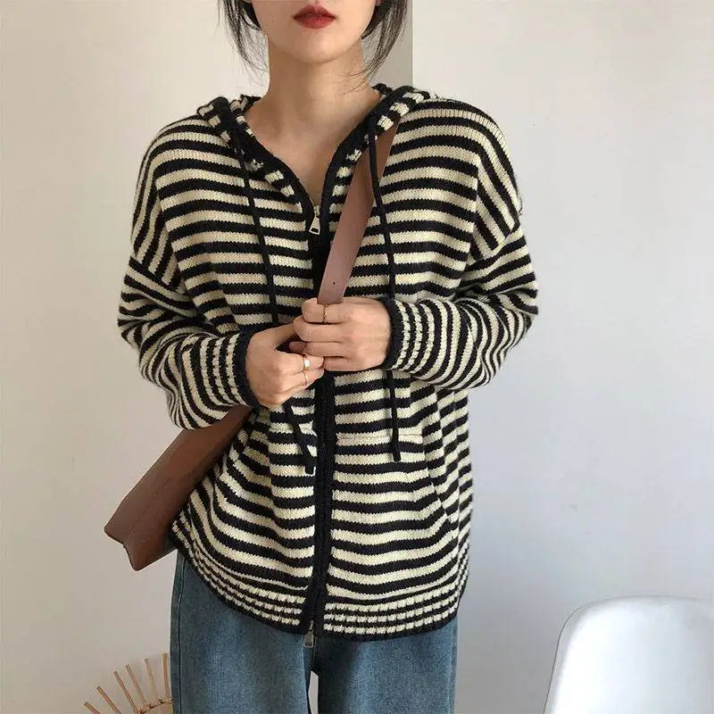 LM | Uncomplicated and trendy winter sweater