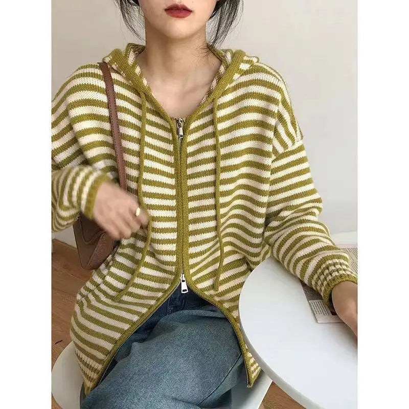 LM | Uncomplicated and trendy winter sweater