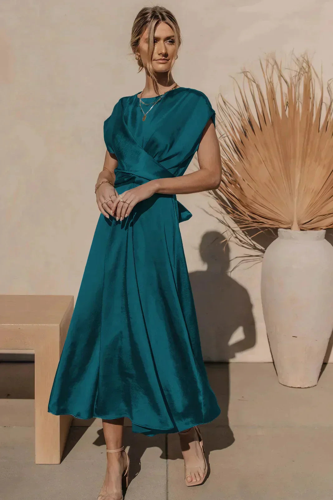 LM | Elegant party dress in silk satin