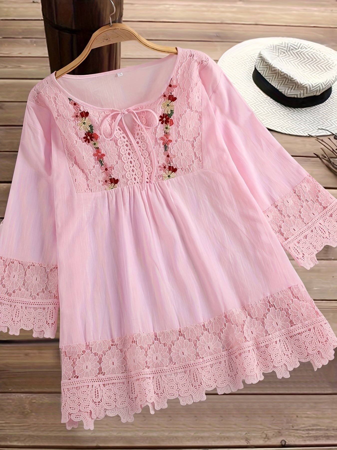 TS | Elegant blouse made from sophisticated lace
