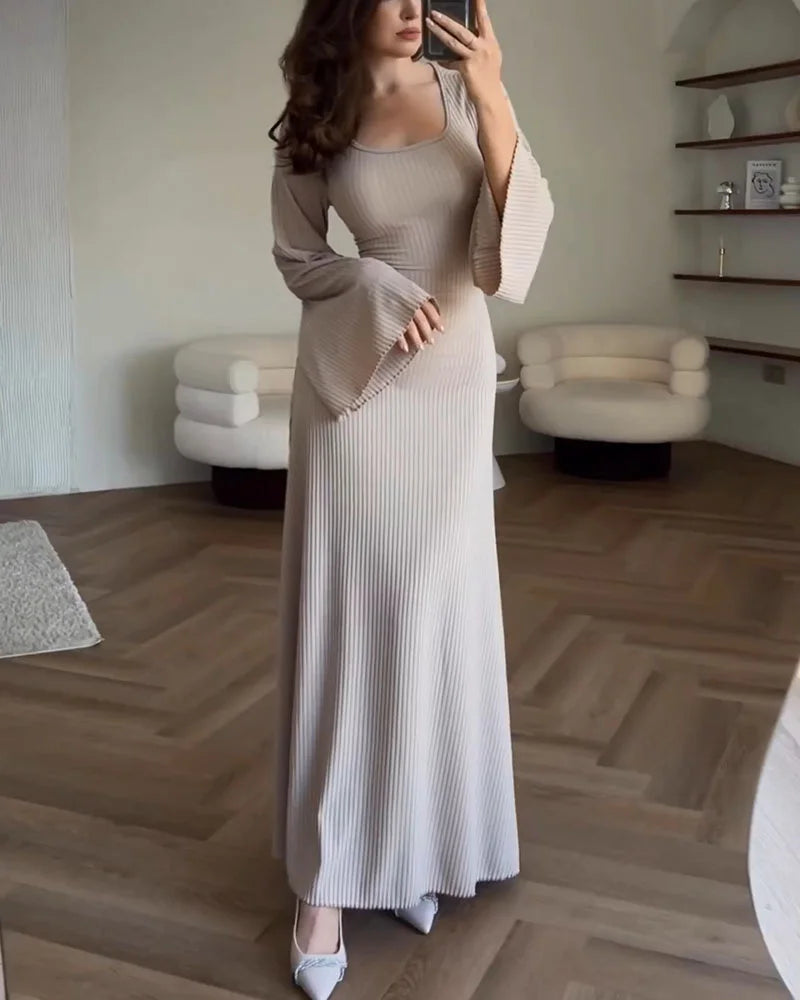 LM | Elegant long-sleeved dress