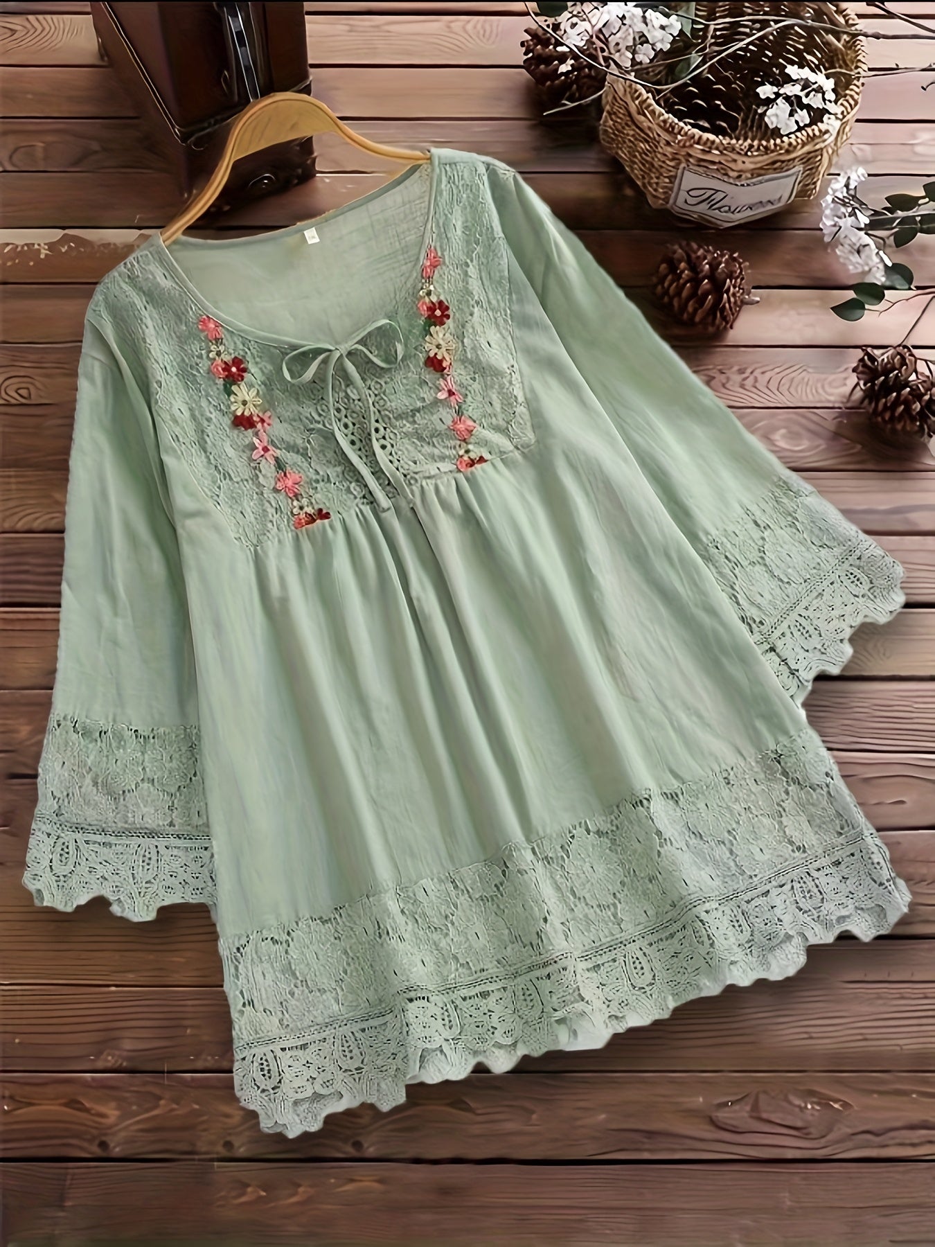 TS | Elegant blouse made from sophisticated lace
