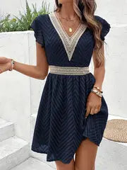 LM | Elegant A-line dress with V-neck made of French lace for women