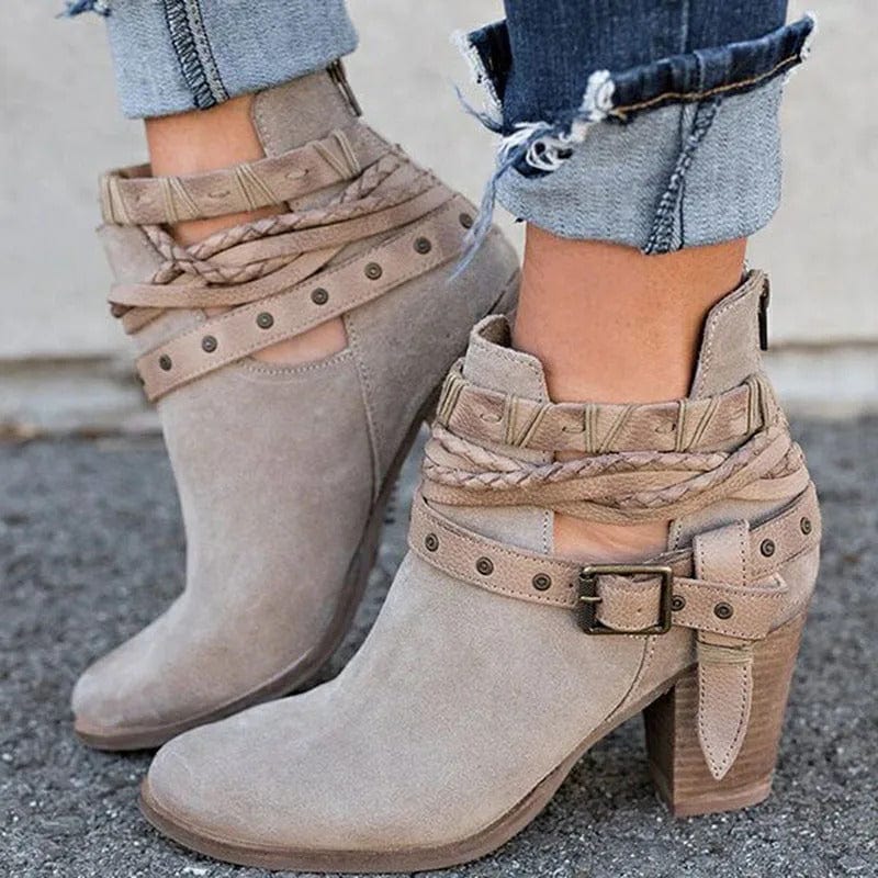 LM | Fashionable women's boots with buckle