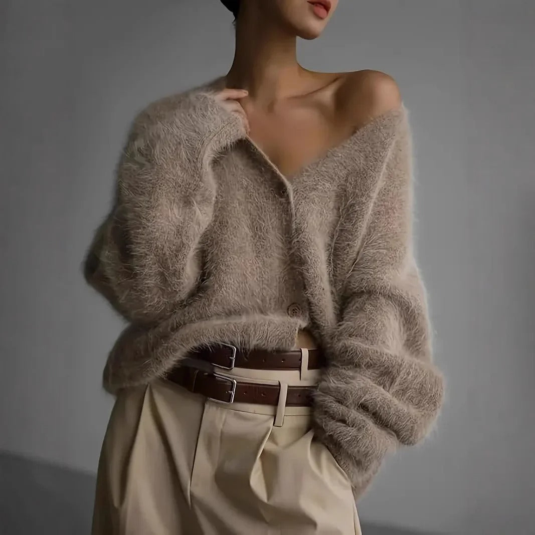 MB | Flauschige schulterfreie Strickjacke