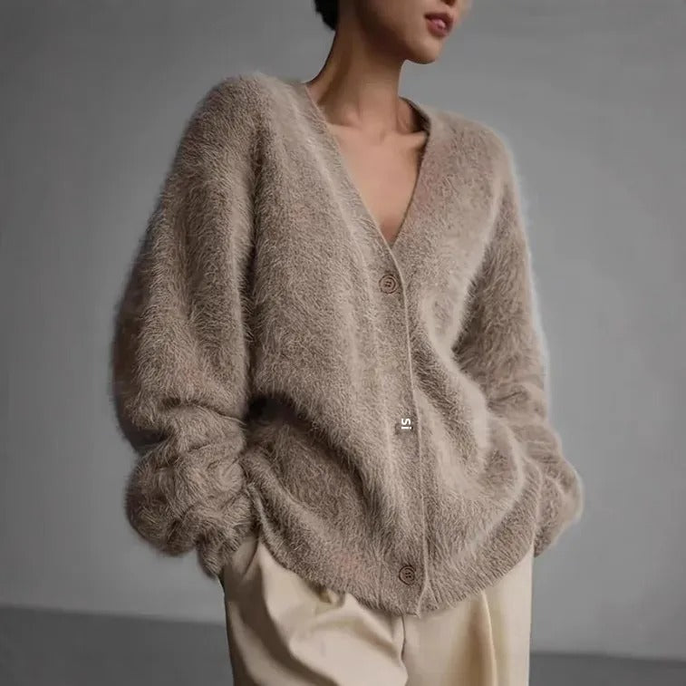 MB | Flauschige schulterfreie Strickjacke