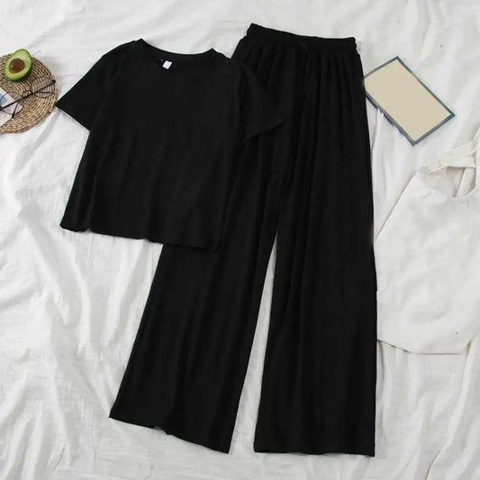 MB |  T-Shirt und Hose mit Rundhalsausschnitt