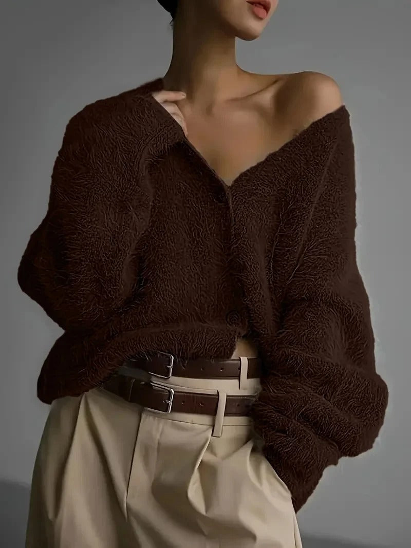 MB | Flauschige schulterfreie Strickjacke