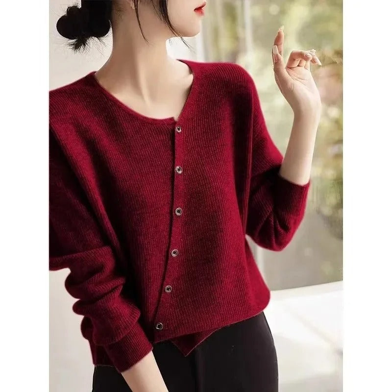 MB | Asymmetrischer Strickpullover mit Knopfleiste