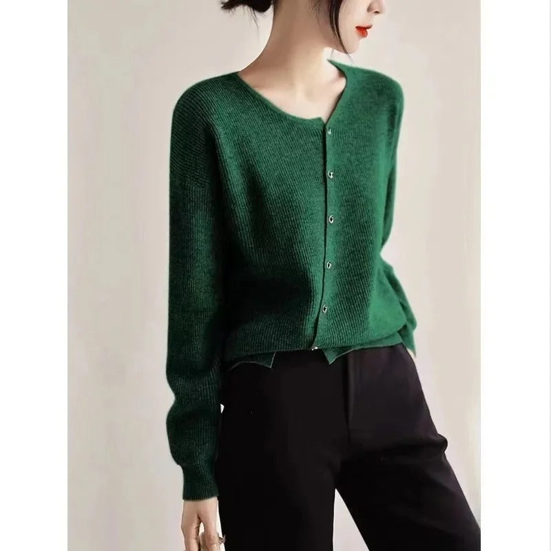 MB | Asymmetrischer Strickpullover mit Knopfleiste