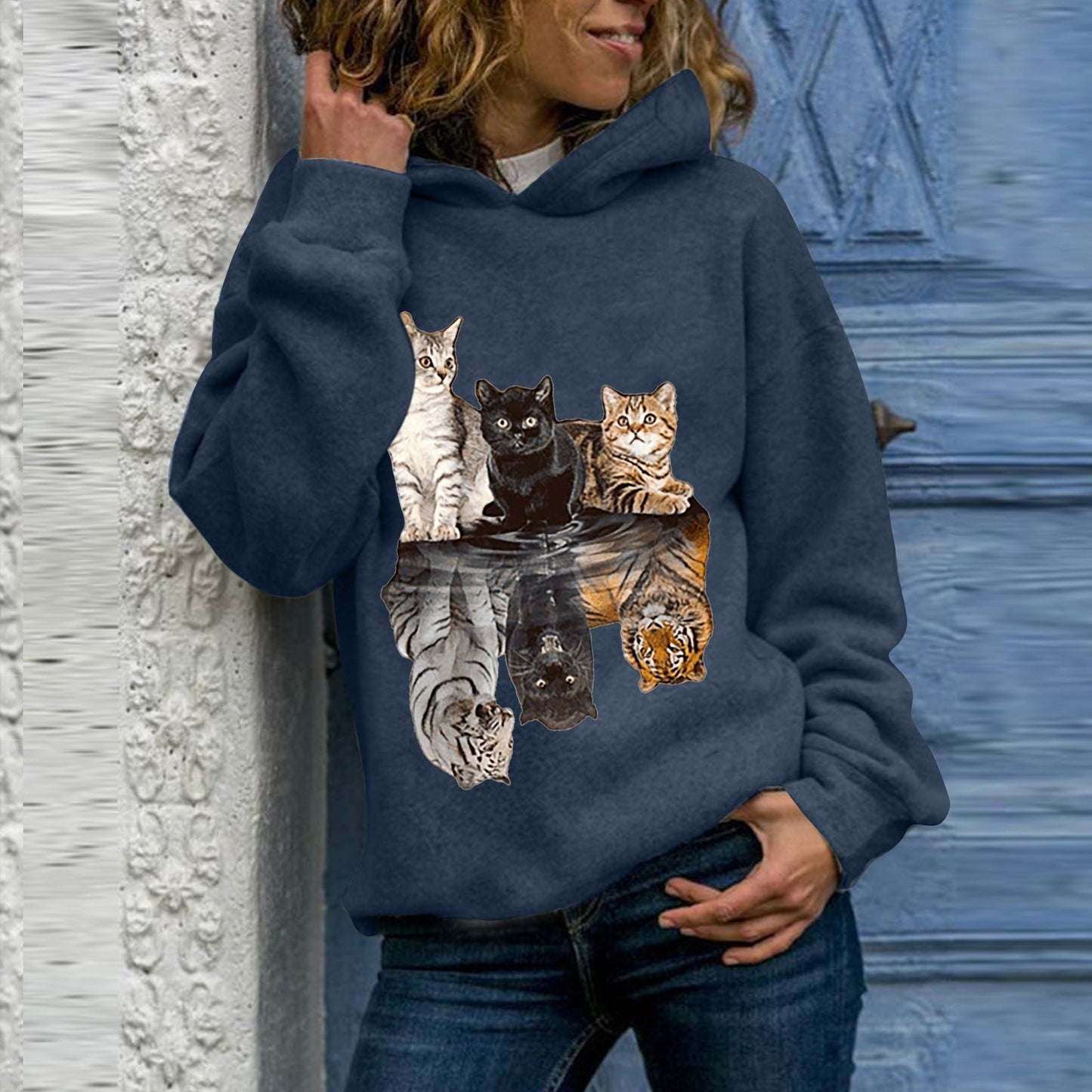 LM | Fashionable and minimalist hoodie
