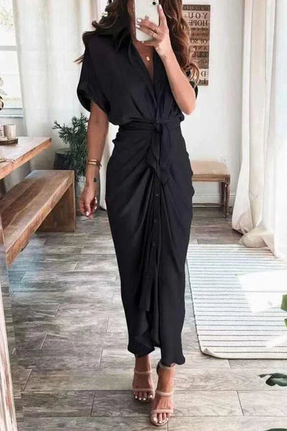 LM | Beautiful satin dress with buttons and veil