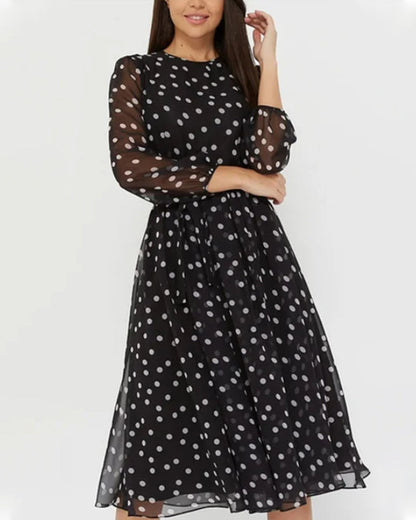 LM | Elegant dress with polka dots