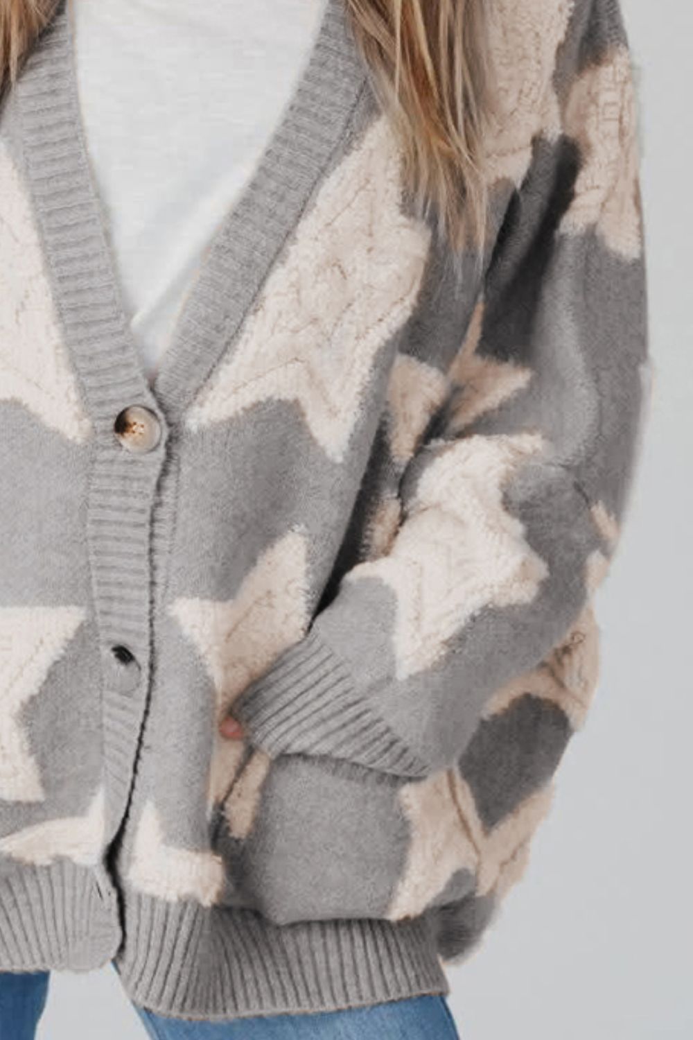LM | Timeless and stylish winter cardigan