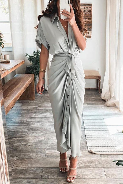 LM | Beautiful satin dress with buttons and veil