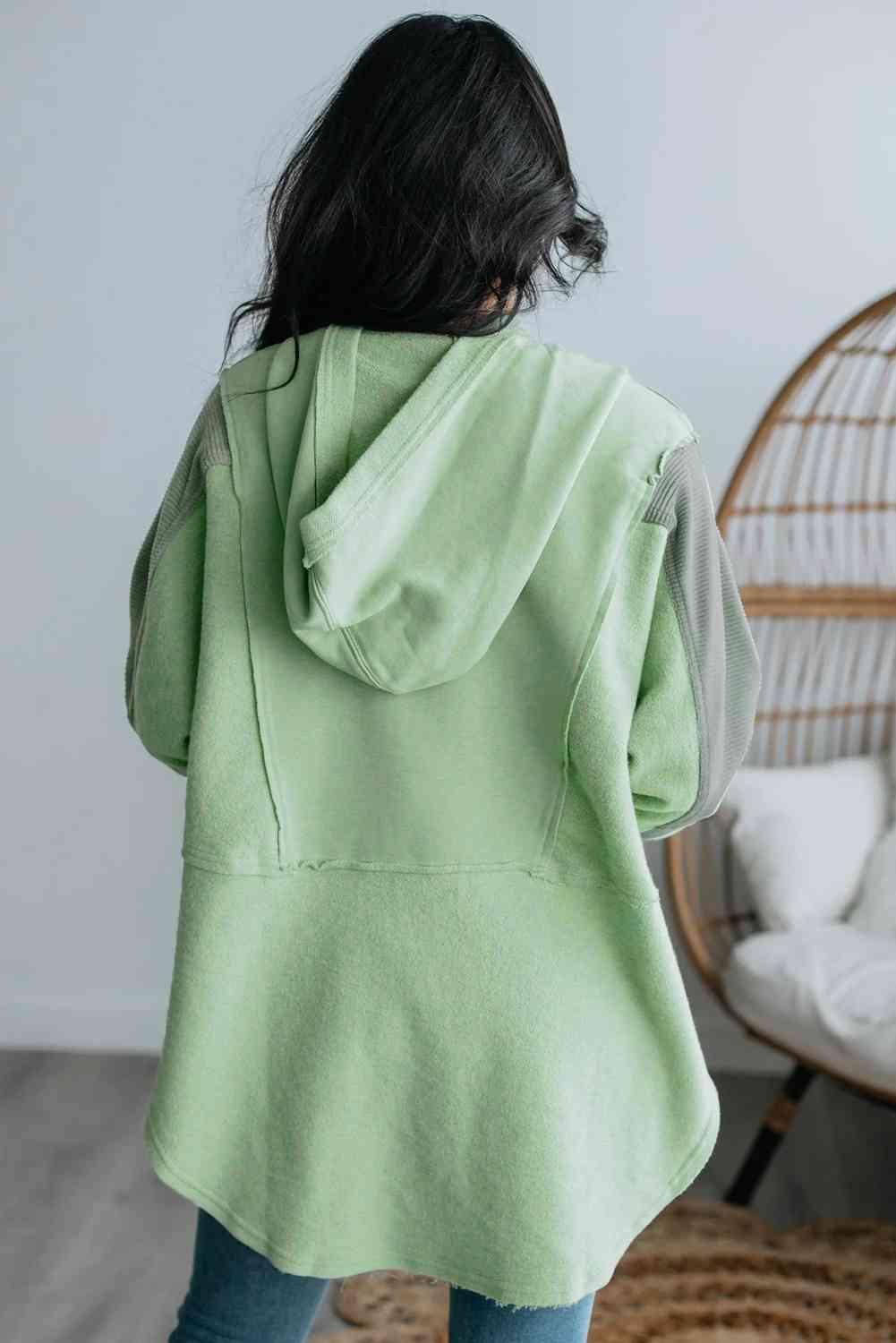 LM | Relaxed and timeless winter hoodie