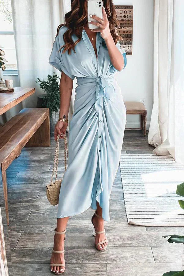 LM | Beautiful satin dress with buttons and veil