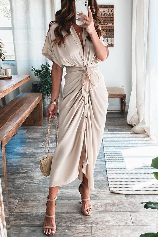 LM | Beautiful satin dress with buttons and veil