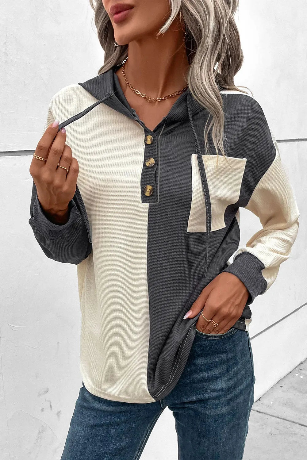 LM | Uncomplicated and trendy hoodie