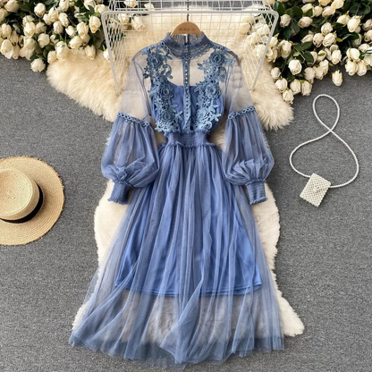 LM | Stylish dress with floral motif and lantern sleeves