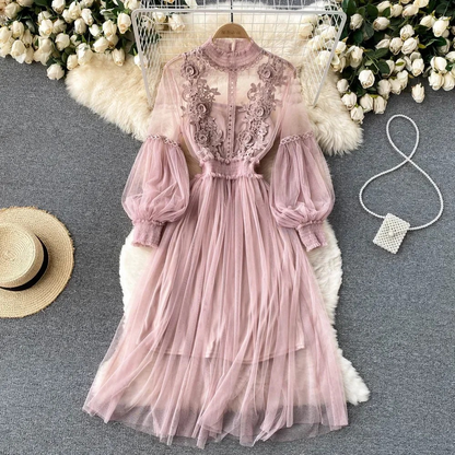 LM | Stylish dress with floral motif and lantern sleeves