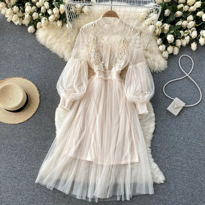 LM | Stylish dress with floral motif and lantern sleeves