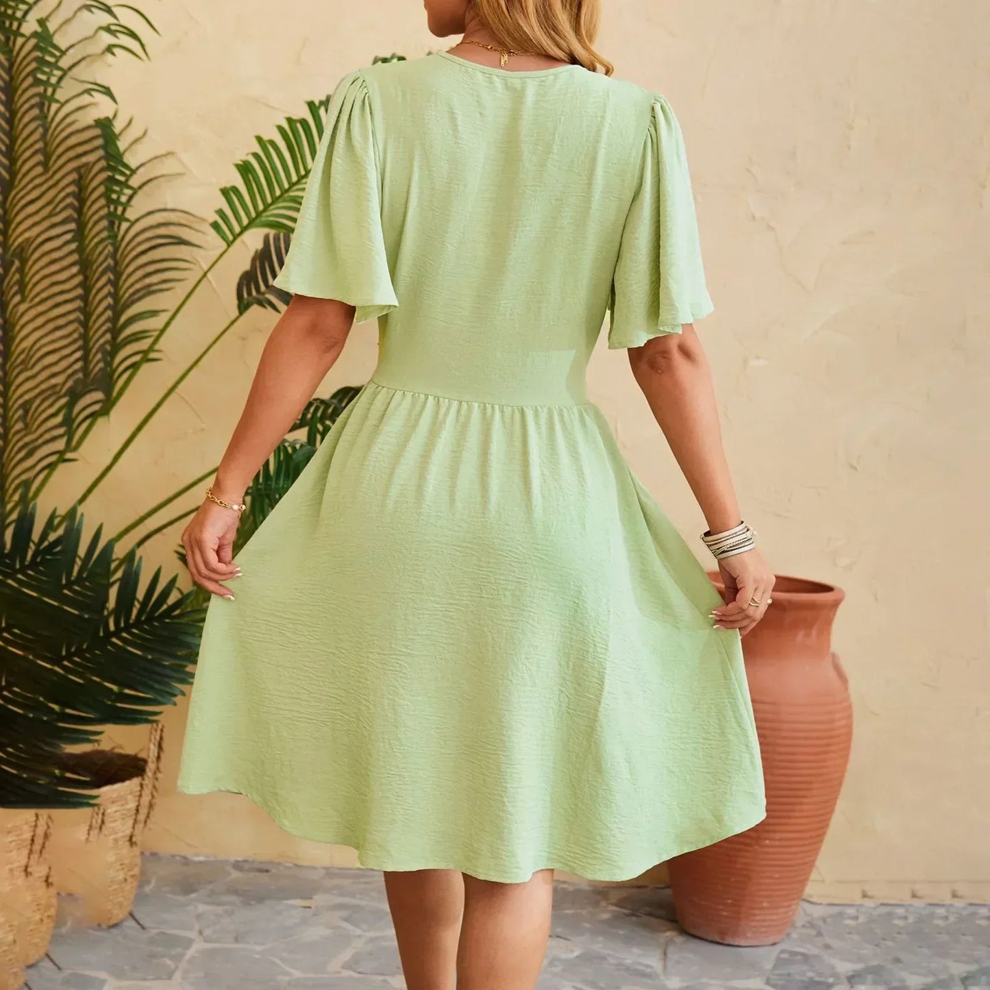 LM | Elegant dress with a narrow waist