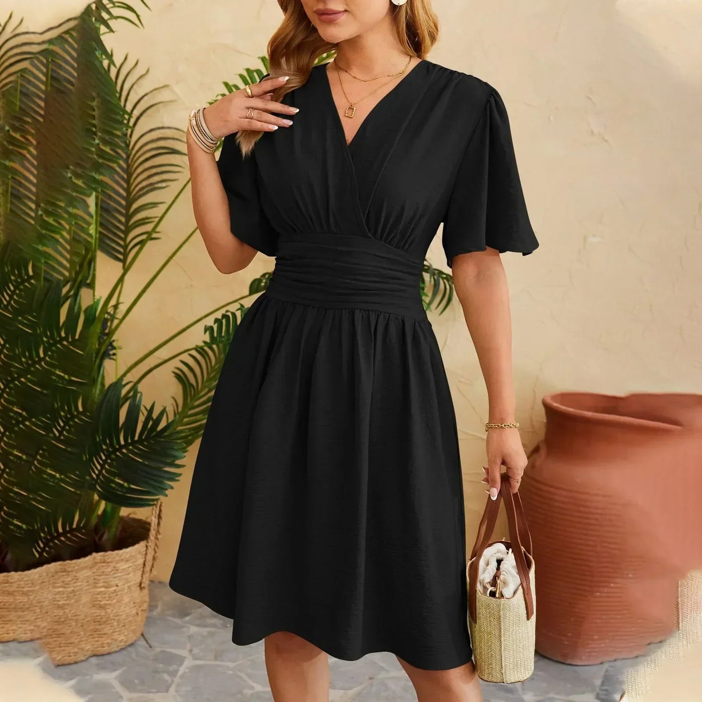 LM | Elegant dress with a narrow waist