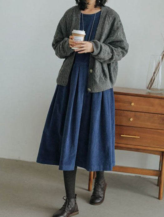 LM | Loose, elegant, long-sleeved dress for a chic look
