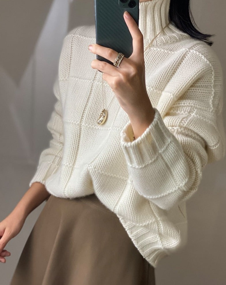 LM | Modern and fashionable winter sweater