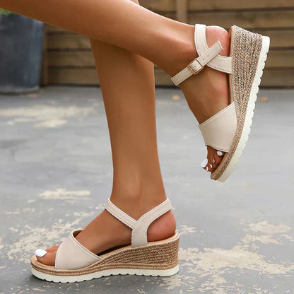 TS | Chic and relaxed sandals in general