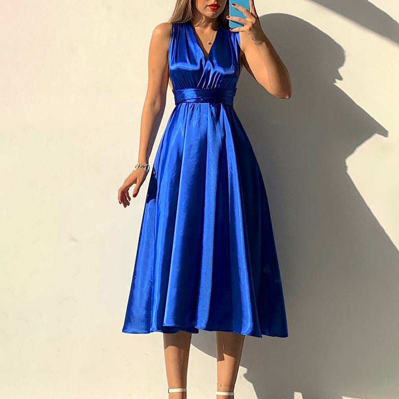 LM | Sexy simple evening dress with V-neck and backless